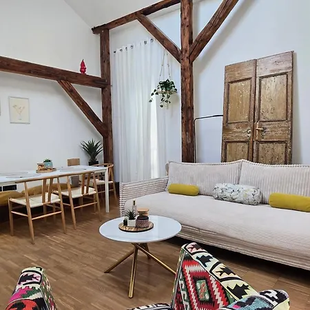 Funky Stylish Penthouse Apartmán *