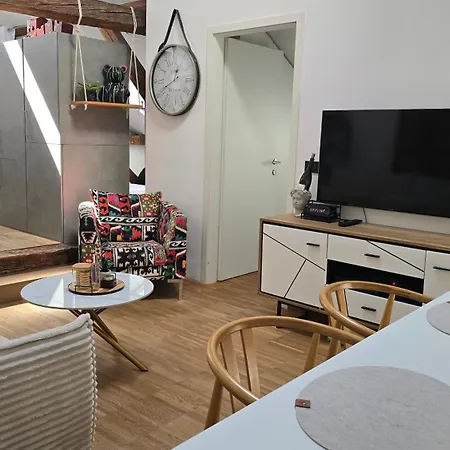 Funky Stylish Penthouse Lublaň