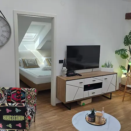 Funky Stylish Penthouse Apartmán