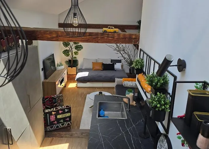 Apartma Funky Stylish Penthouse *